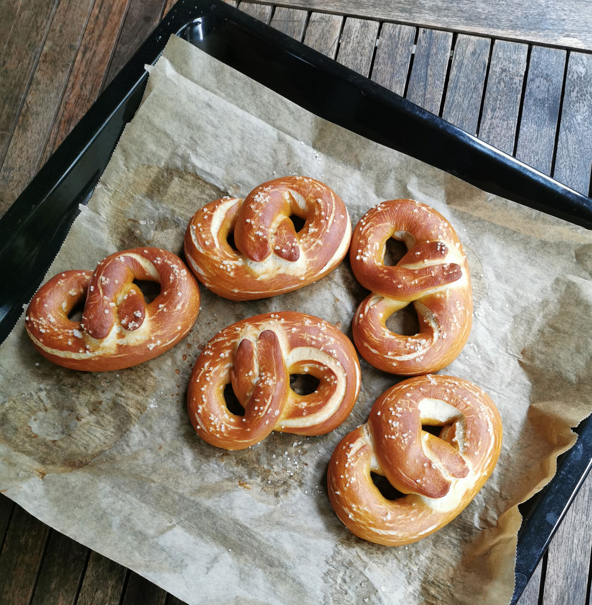 Laugenbrezeln, Laugengebäck - einfach selbst backen mit diesem Rezept
